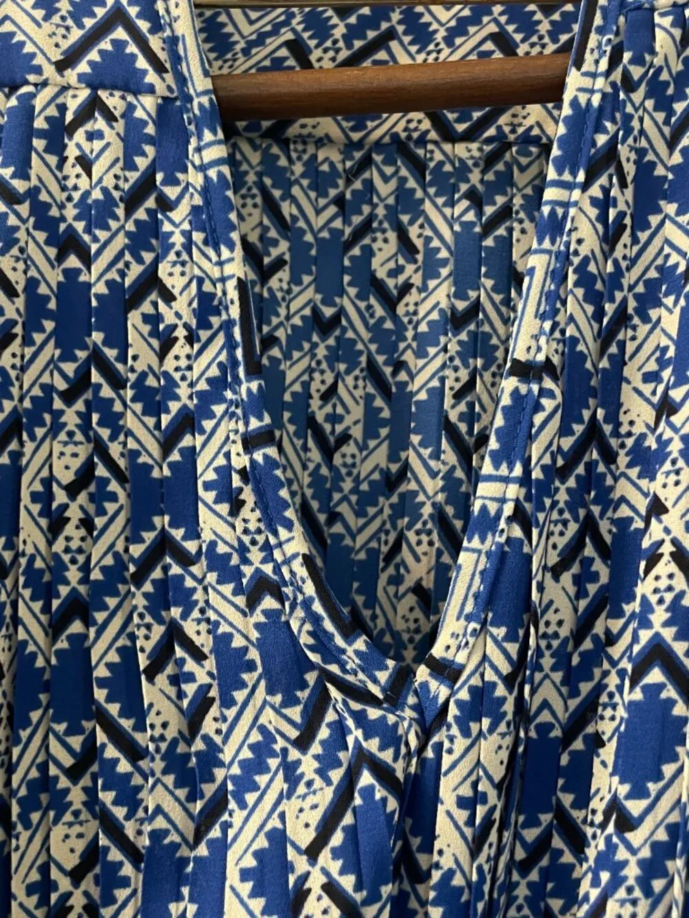 Maeve by Anthropologie Galen Dress size Small Tie Front v Neck Lined, Blue